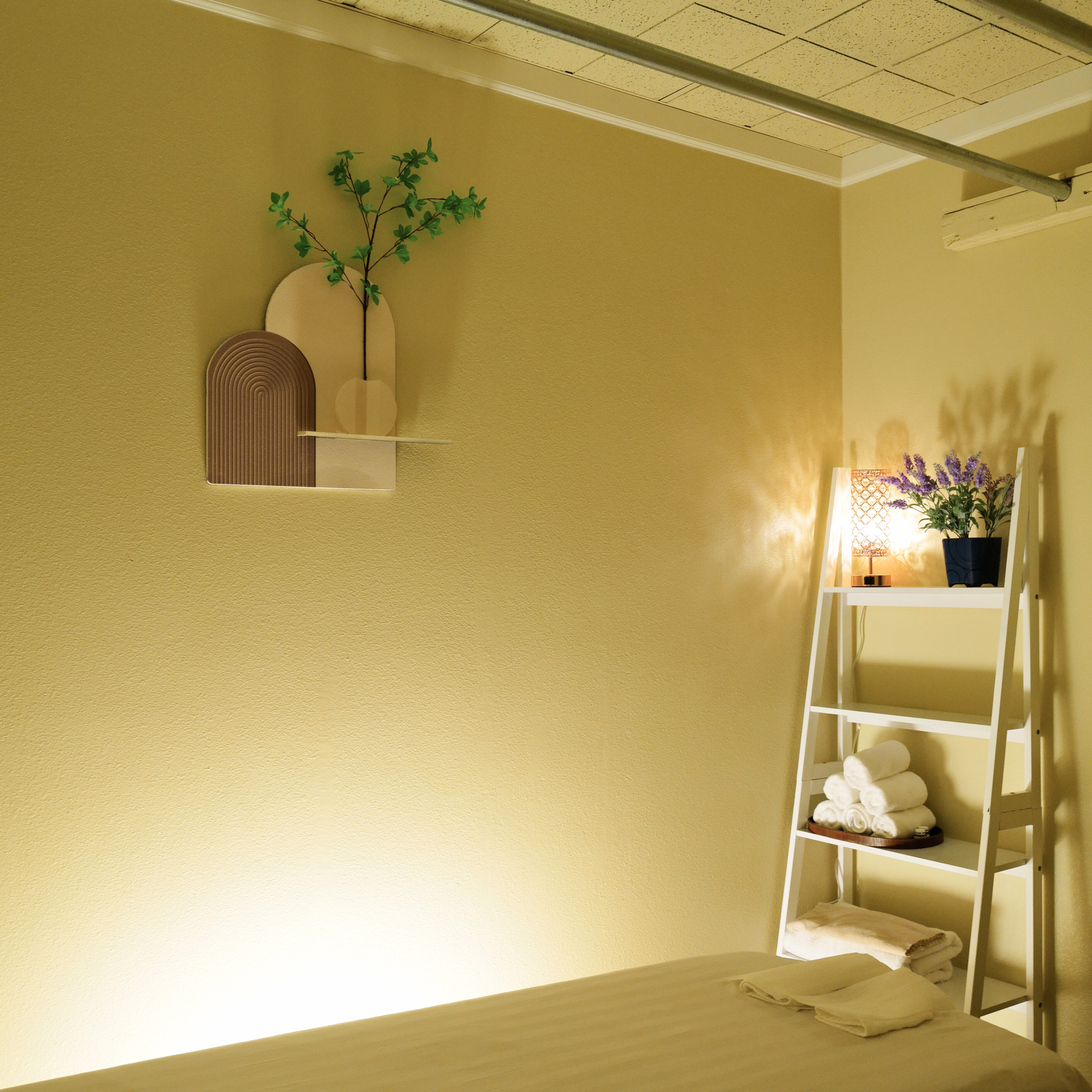 Back Massage Room